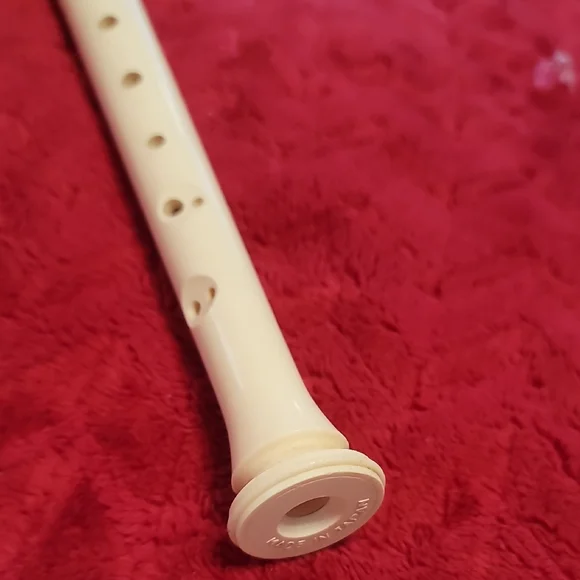 Cream Recorder Flute - Picture 5 of 8
